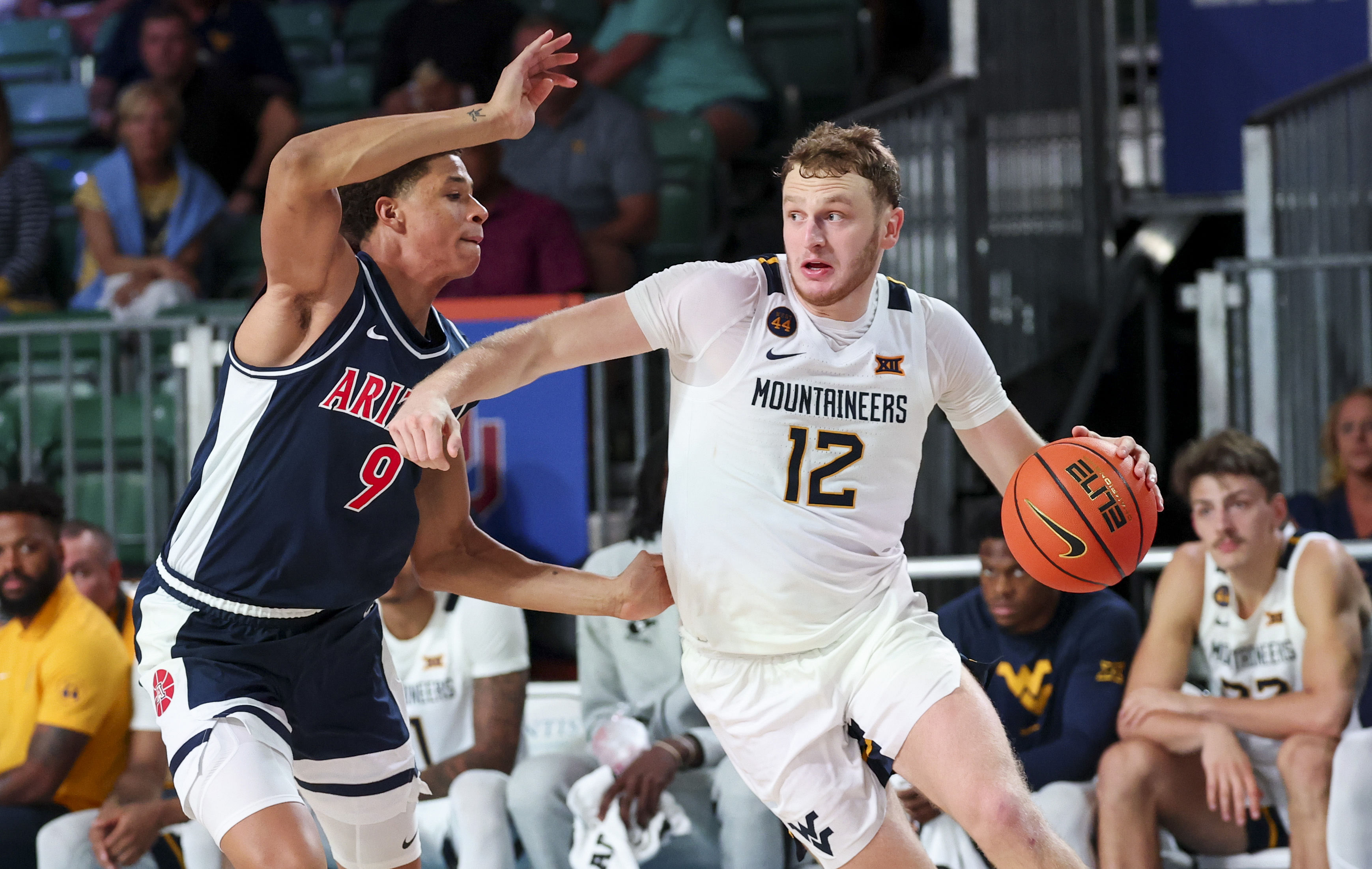 Tucker DeVries (#12) drives to the basket as Arizona Wildcats forward Carter Bryant (#9) defends during the second half at Imperial Arena at the Atlantis resort. Photo: Imagn